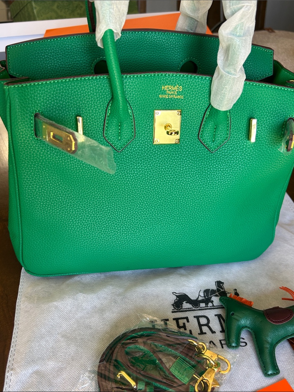 Inspire Style Green Structured Top-Handle Satchel with Gold Hardware - Picture 7 of 8
